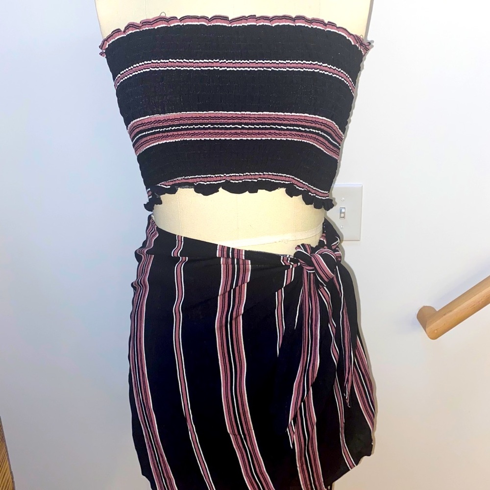2-Piece Set - Mini Skirt & Bandeau Top